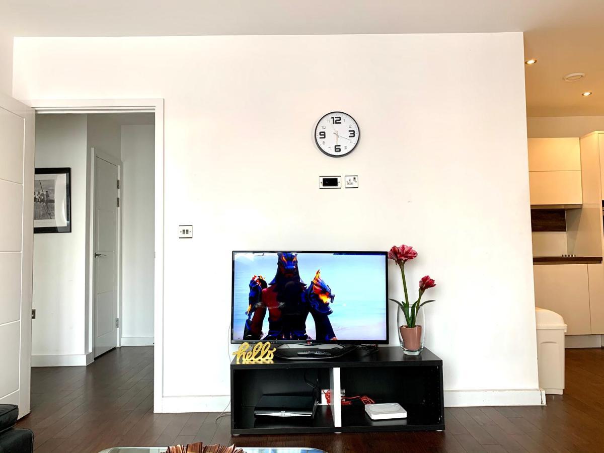 2-Bedrooms Modern Apartment Next To Velodrome, Lounge, Balcony, Parking, Abba 伦敦 外观 照片
