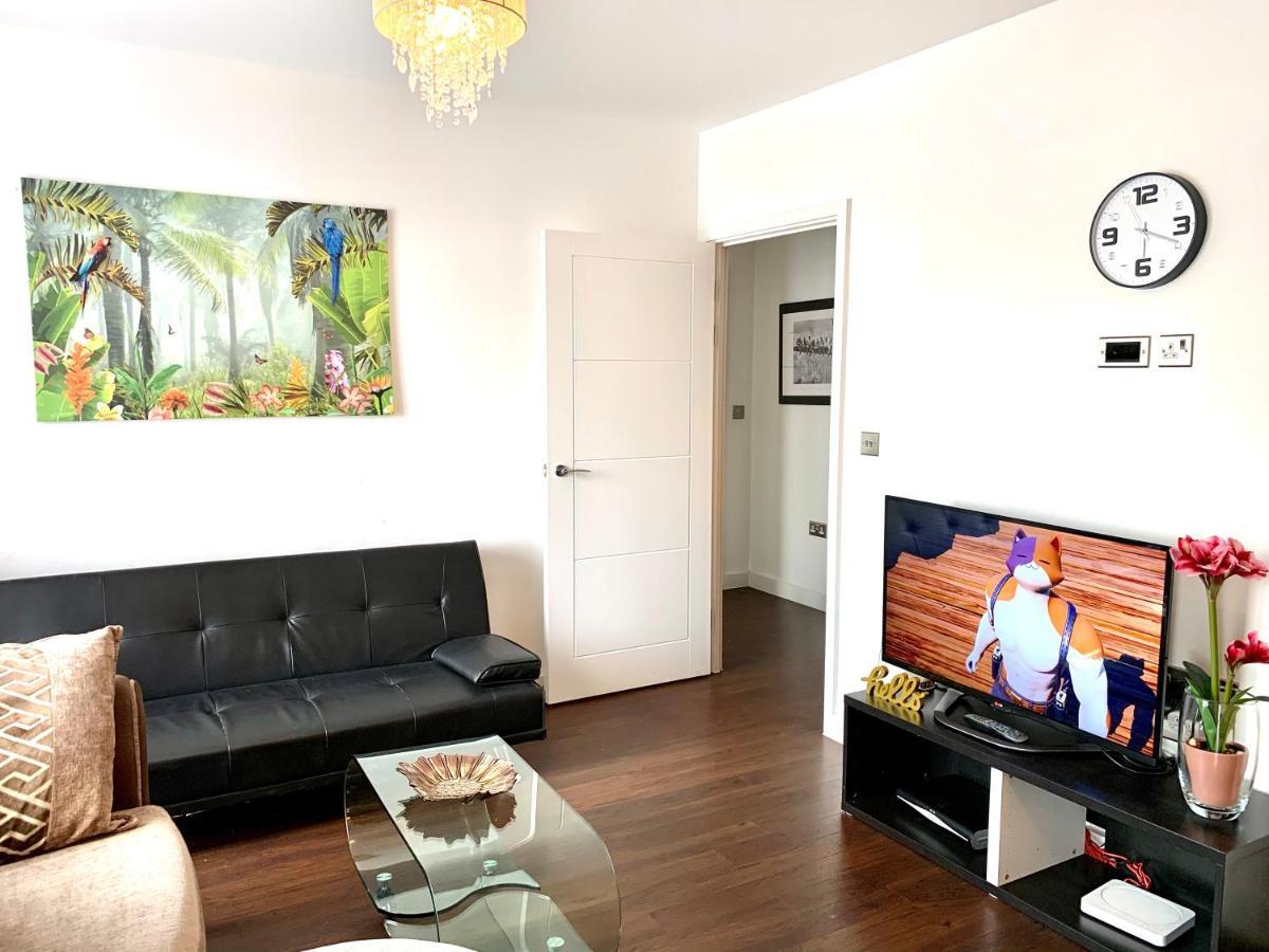 2-Bedrooms Modern Apartment Next To Velodrome, Lounge, Balcony, Parking, Abba 伦敦 外观 照片