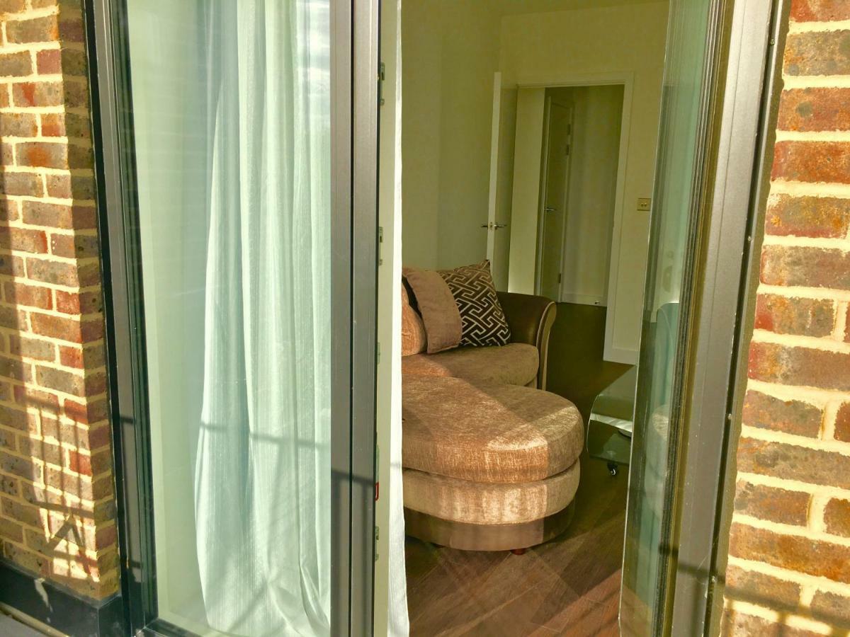 2-Bedrooms Modern Apartment Next To Velodrome, Lounge, Balcony, Parking, Abba 伦敦 外观 照片