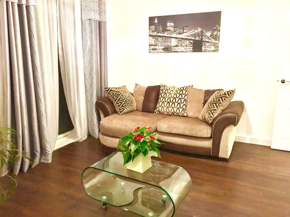 2-Bedrooms Modern Apartment Next To Velodrome, Lounge, Balcony, Parking, Abba 伦敦 外观 照片