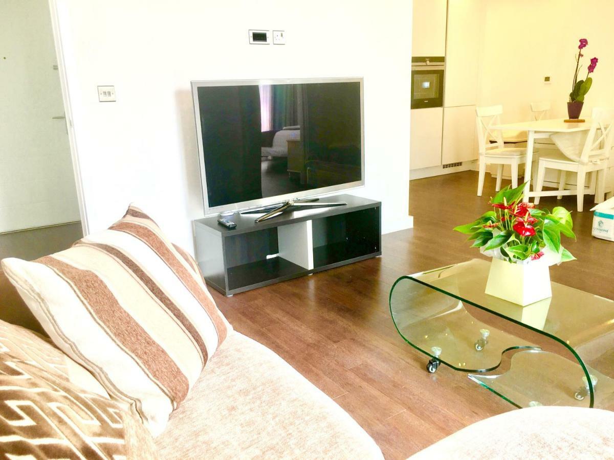 2-Bedrooms Modern Apartment Next To Velodrome, Lounge, Balcony, Parking, Abba 伦敦 外观 照片