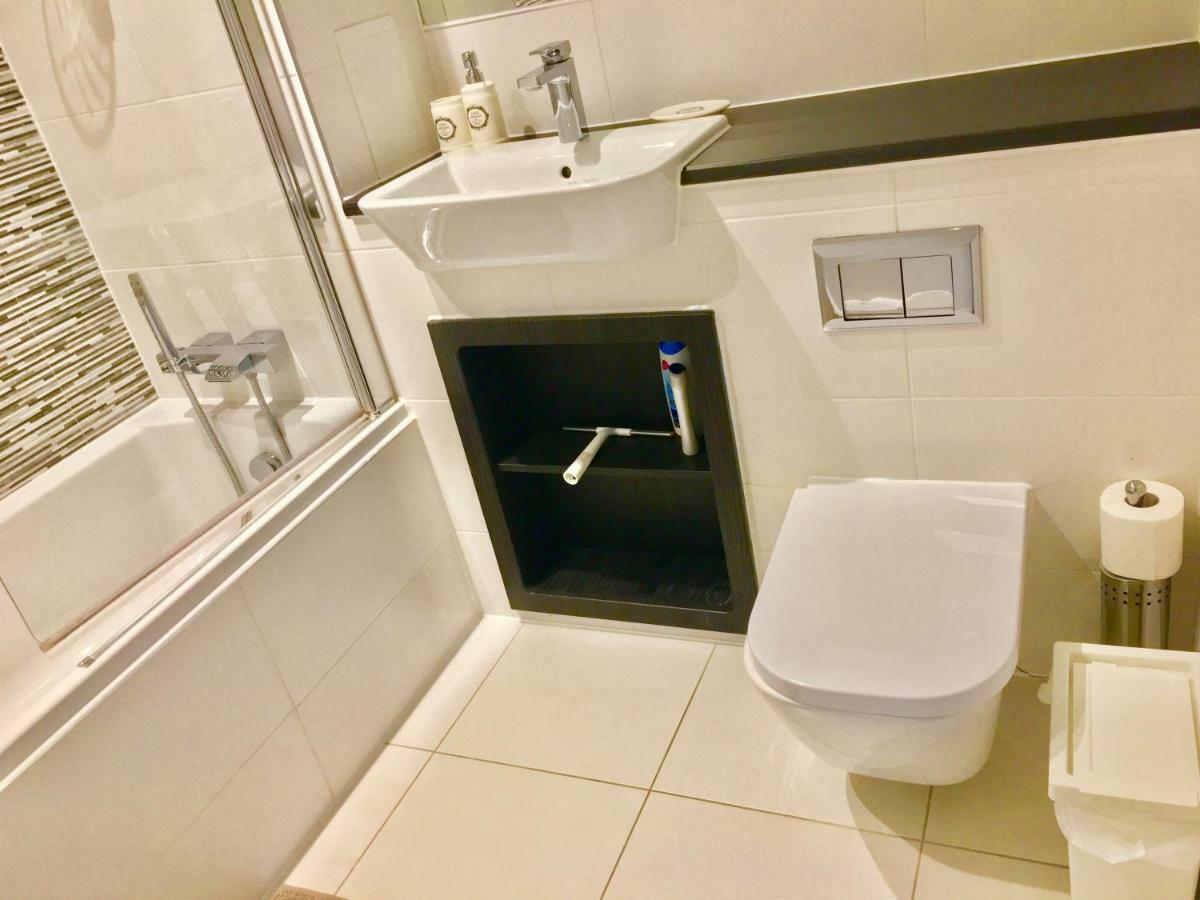 2-Bedrooms Modern Apartment Next To Velodrome, Lounge, Balcony, Parking, Abba 伦敦 外观 照片
